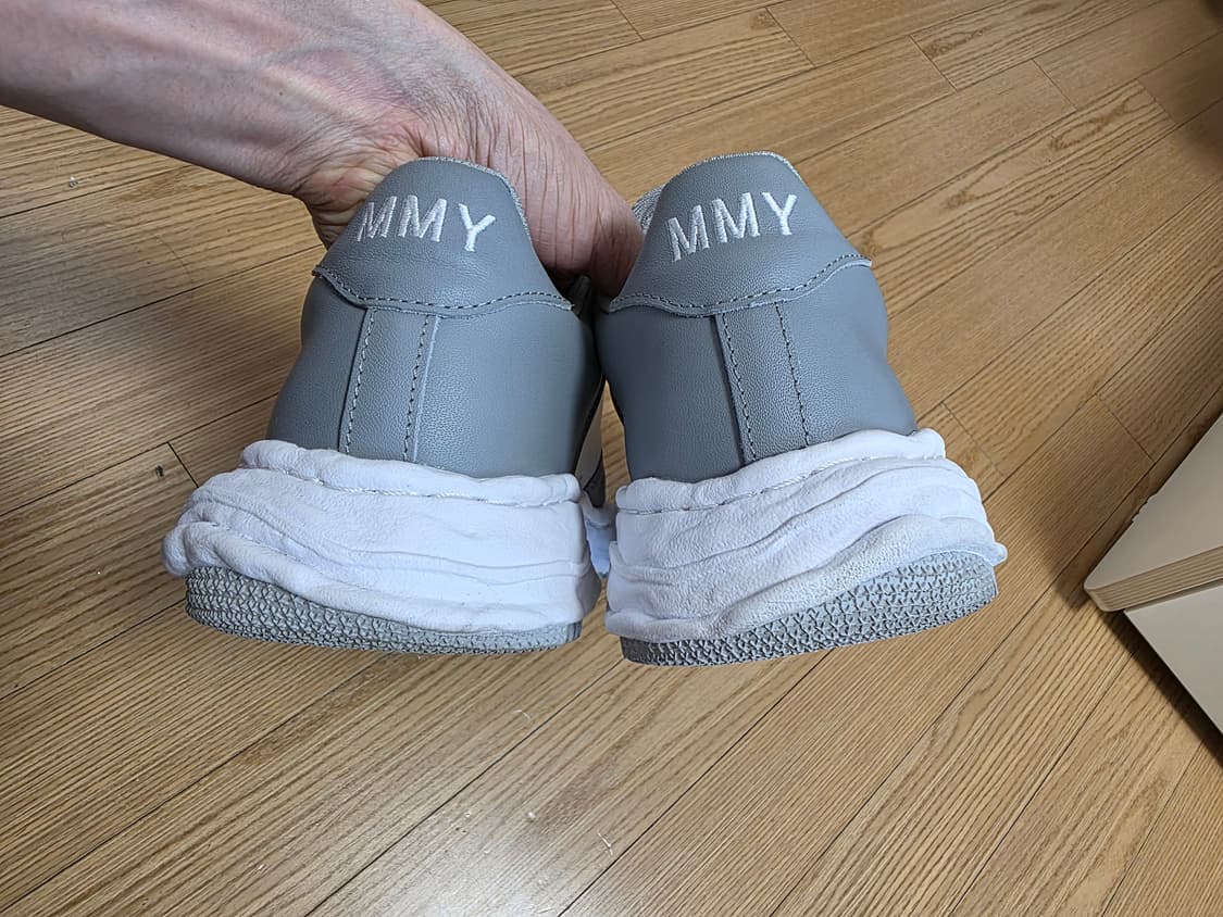 메종 미하라 야스히로 웨인 OG 솔 레더 로우탑 스니커즈 그레이 화이트  상품이미지5