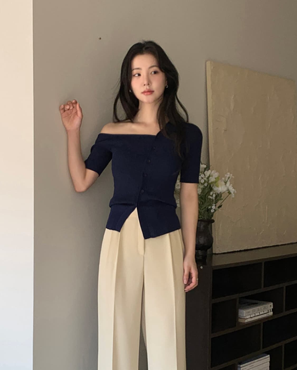 언발 오프숄더 니트 네이비 상품이미지3