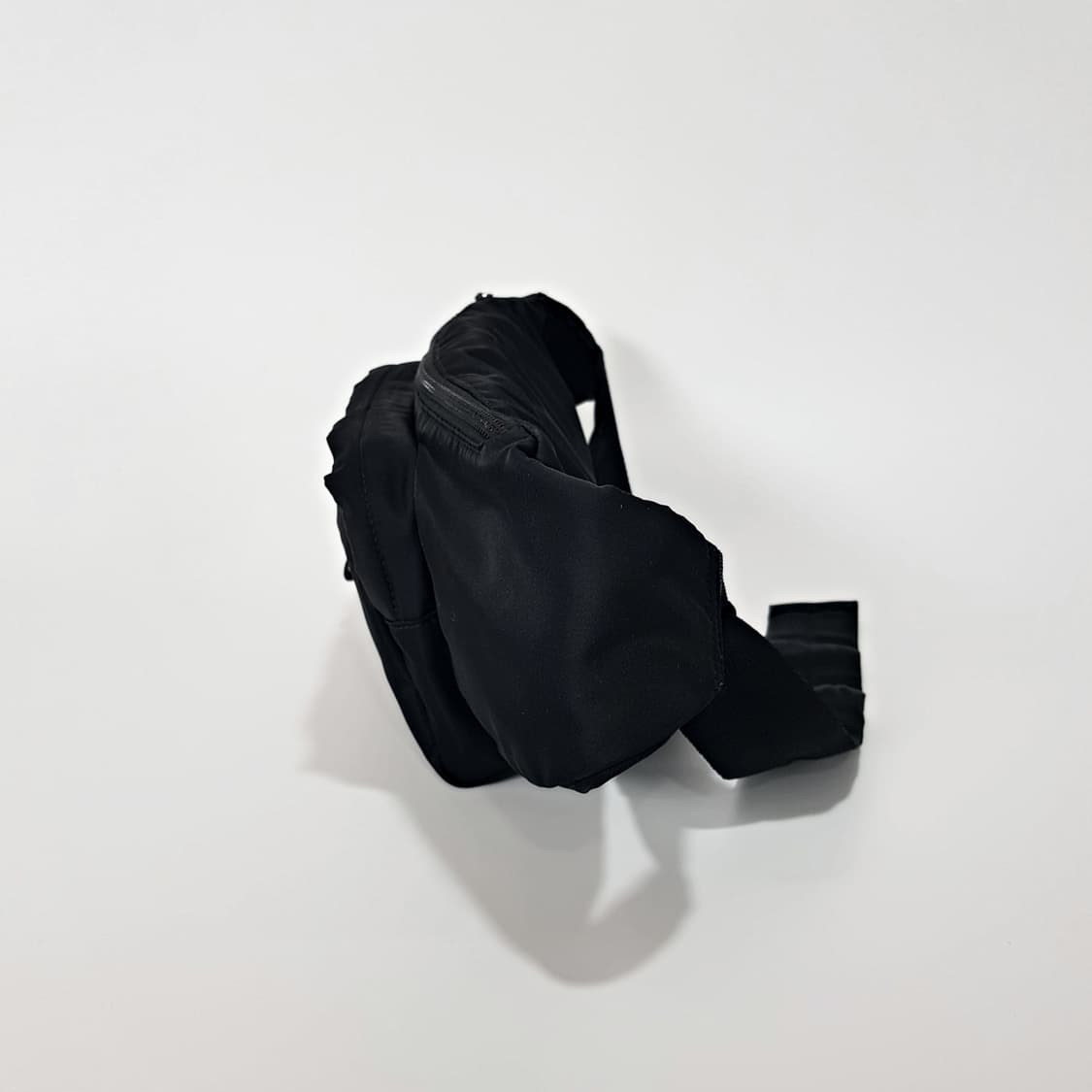 프라다 포코노 삼각로고 바이커 벨트백 2VL005 상품이미지4
