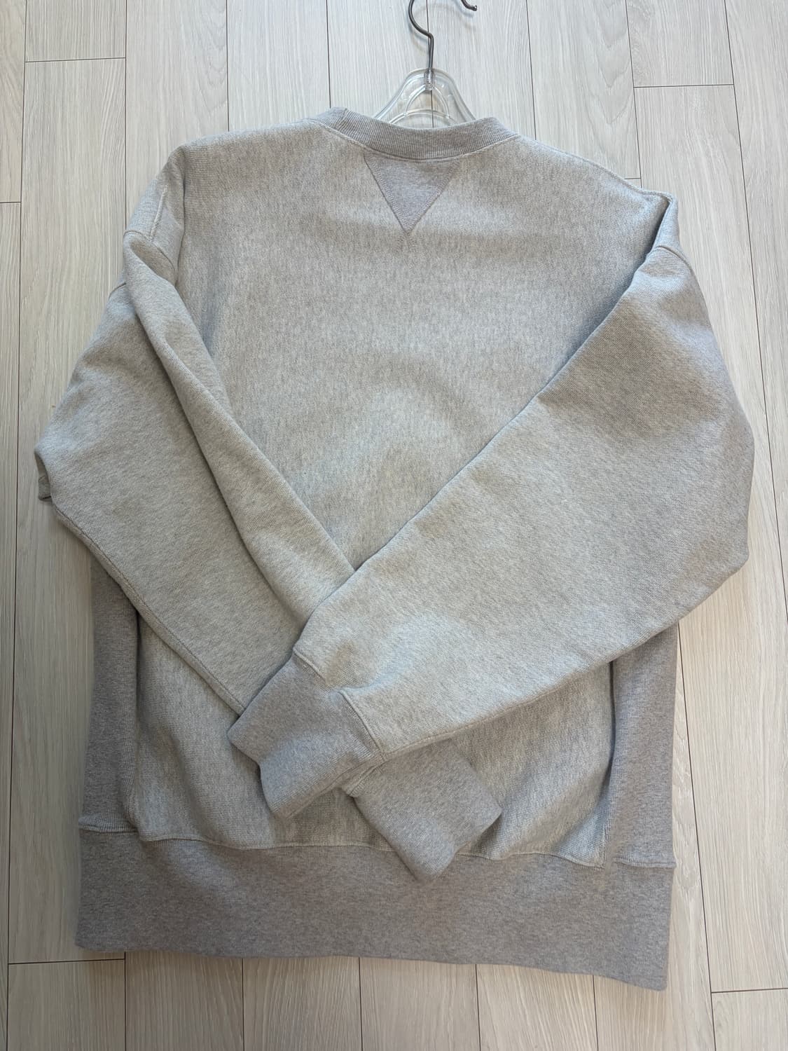 아웃스탠딩 회색 맨투맨 M 팝니다 상품이미지2