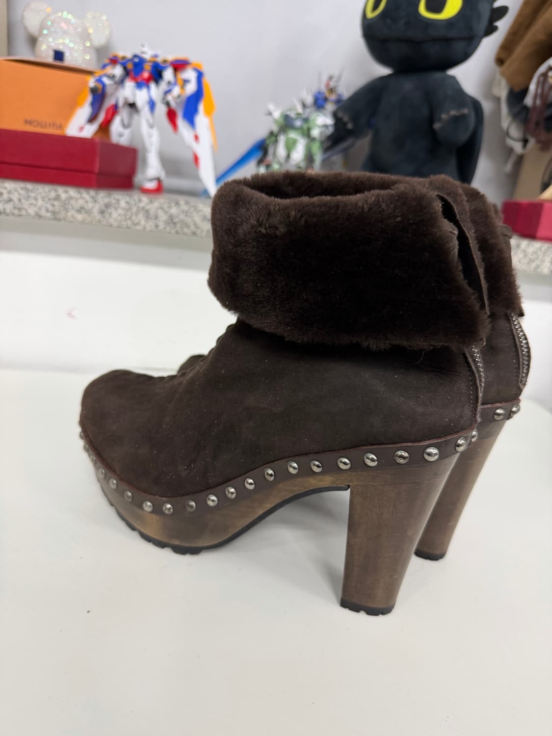 정품) 미우미우 스웨이드 스터드 장식 털부츠 38 상품이미지6
