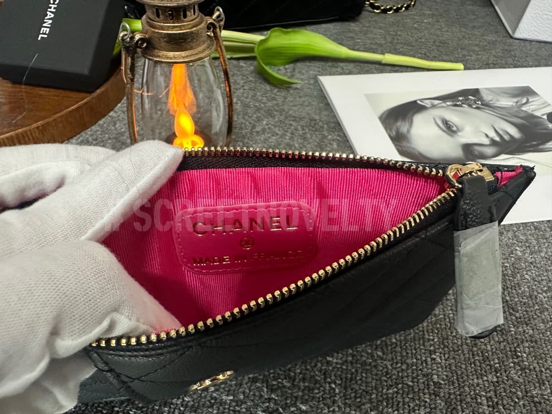 샤넬뷰티 캐비어 클래식 폰 홀더 파우치 블랙 상품이미지3