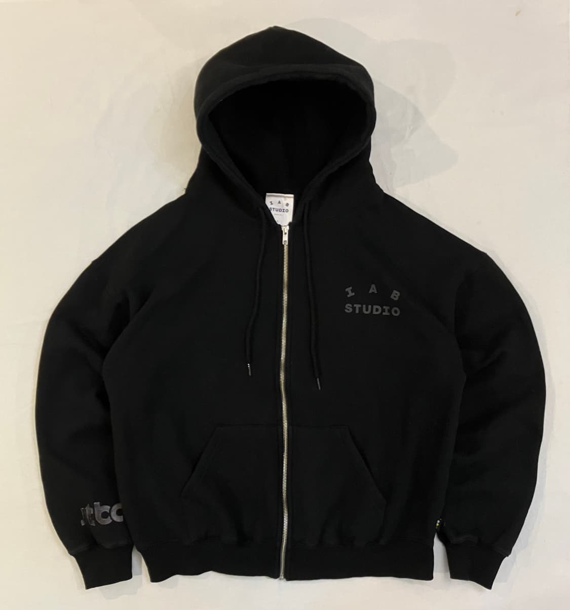 아이앱 스튜디오 X JTBC 후드집업 블랙 상품이미지1