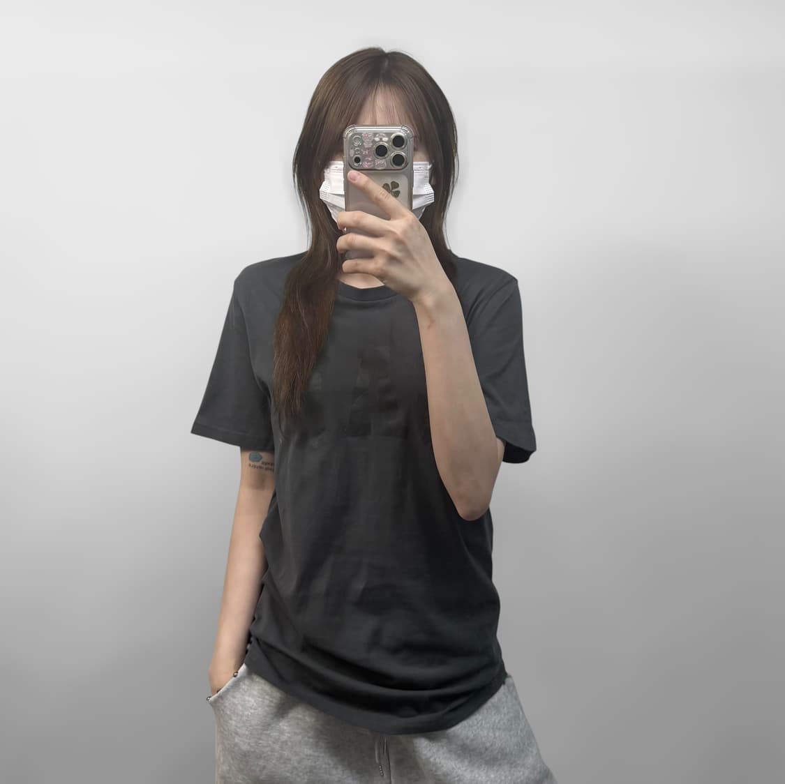 갭 GAP 스펠 로고 반팔티 차콜 상품이미지1