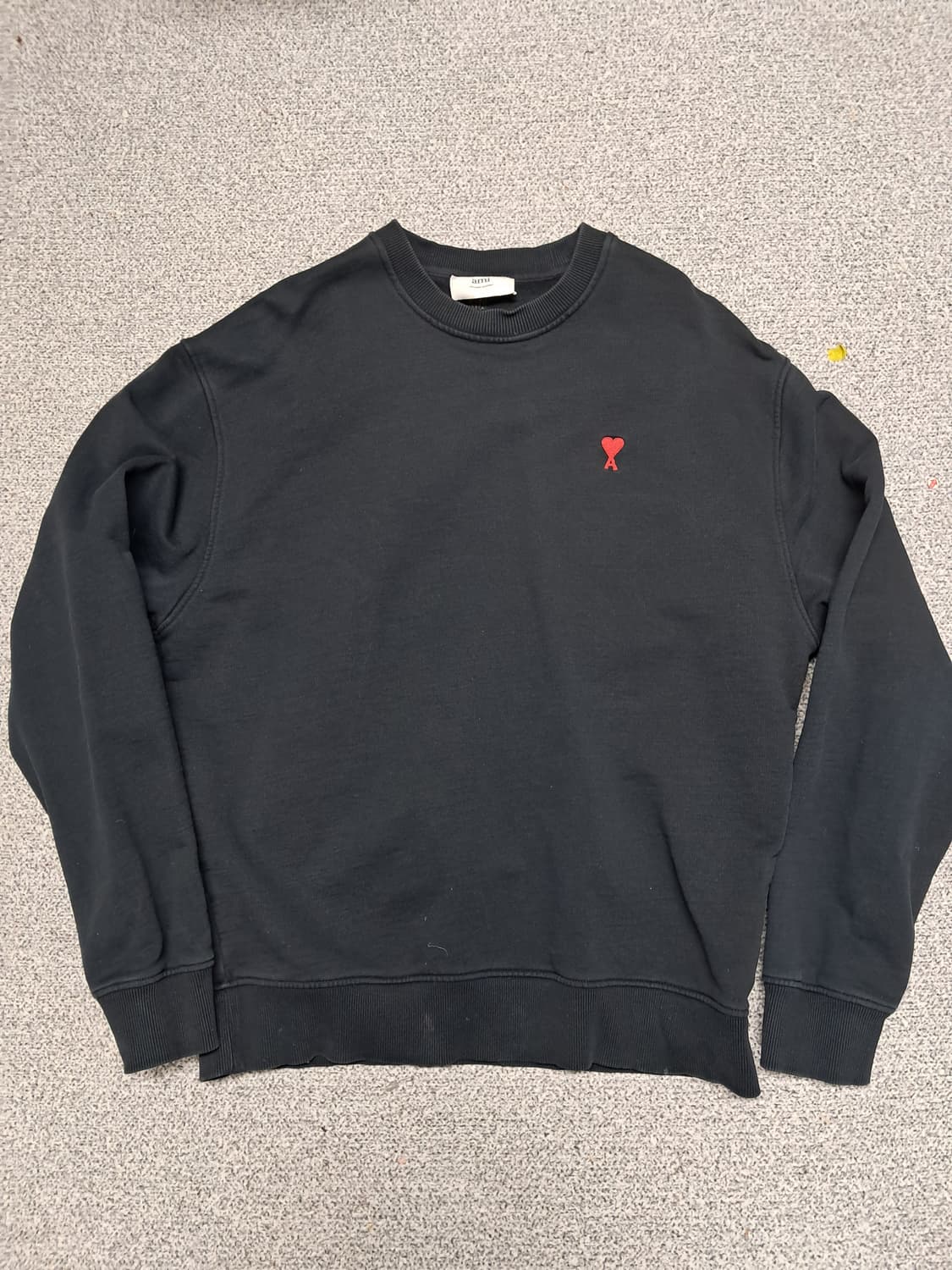 아미 스몰하트 블랙맨투맨 상품이미지1