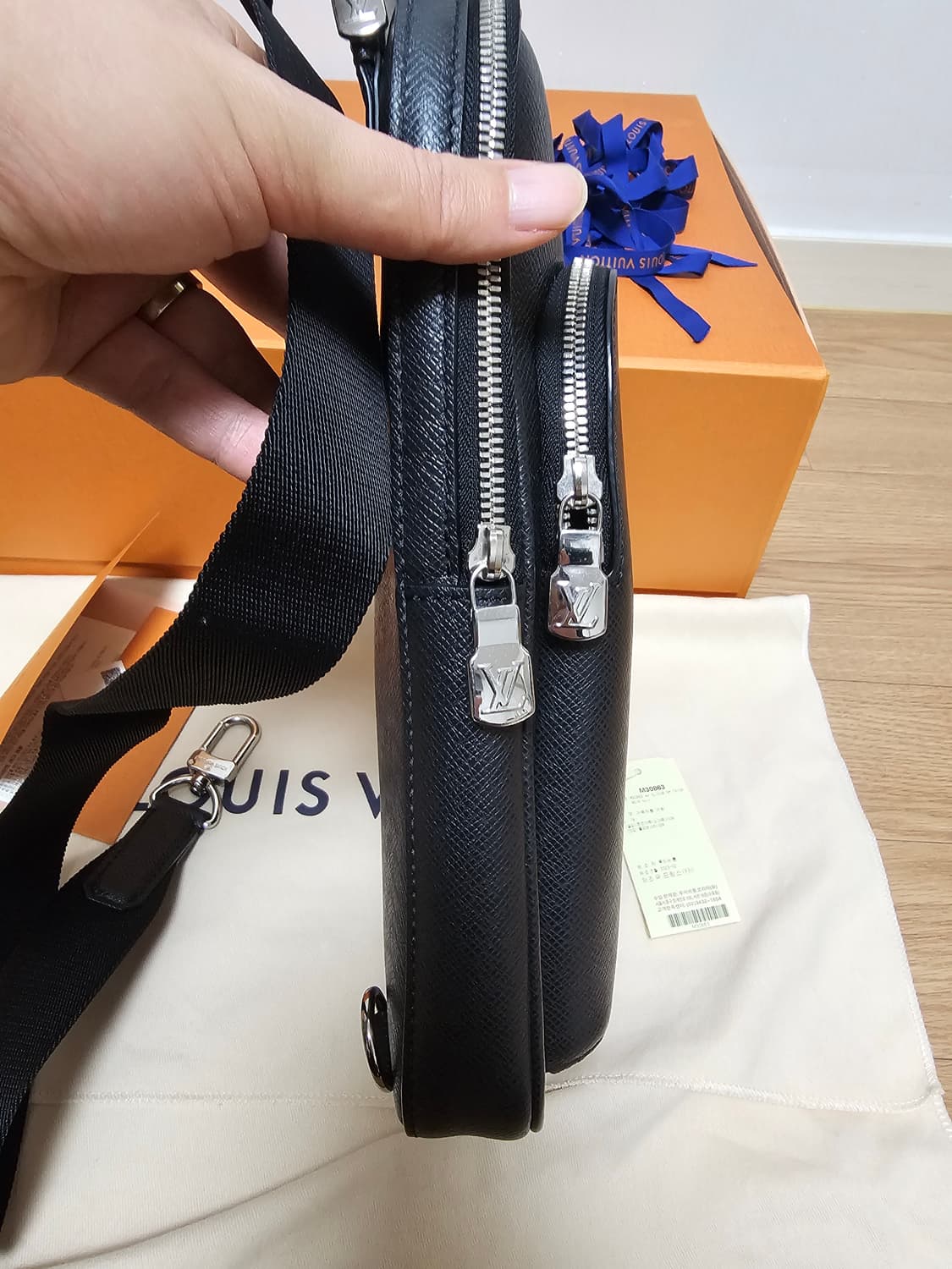 루이비통 올레더 에비뉴 슬링백 타이가 신형 상품이미지8