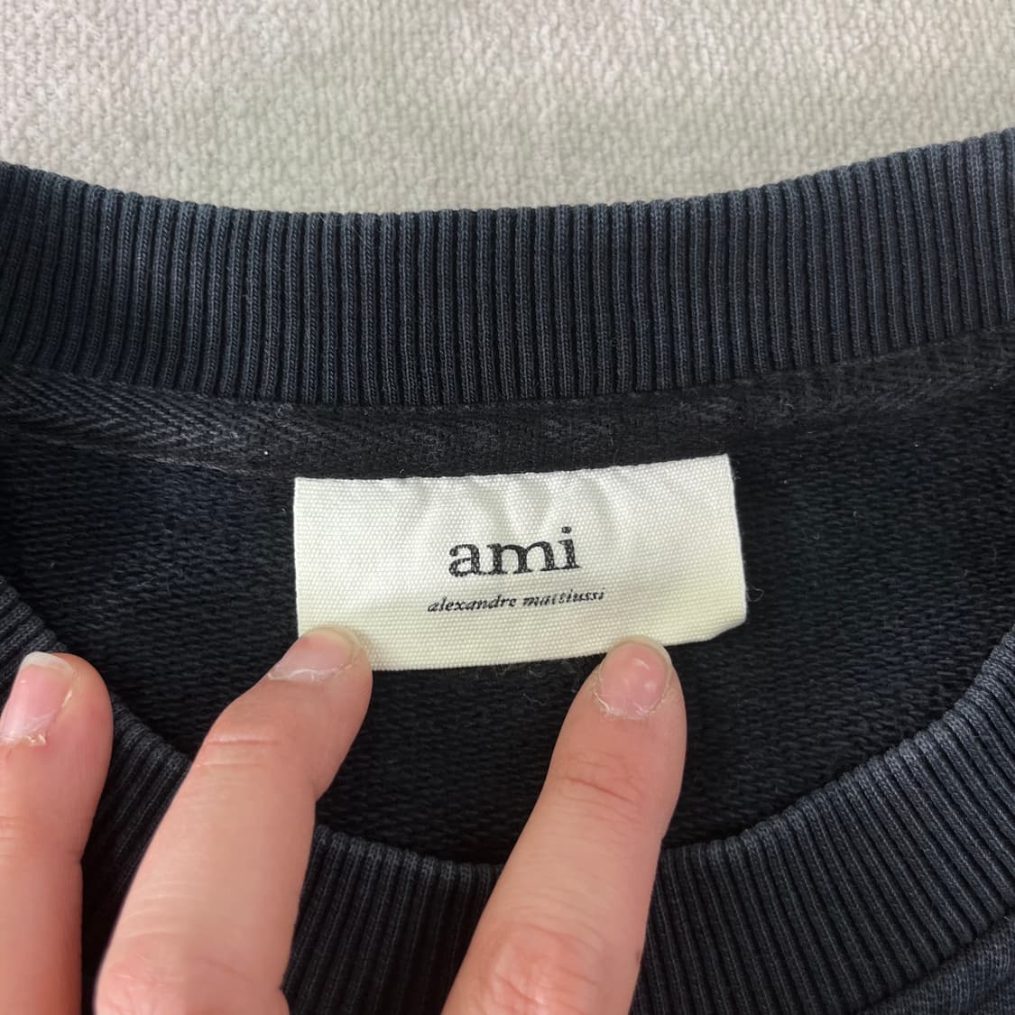 100 아미 22ss 스몰로고 맨투맨 상품이미지3