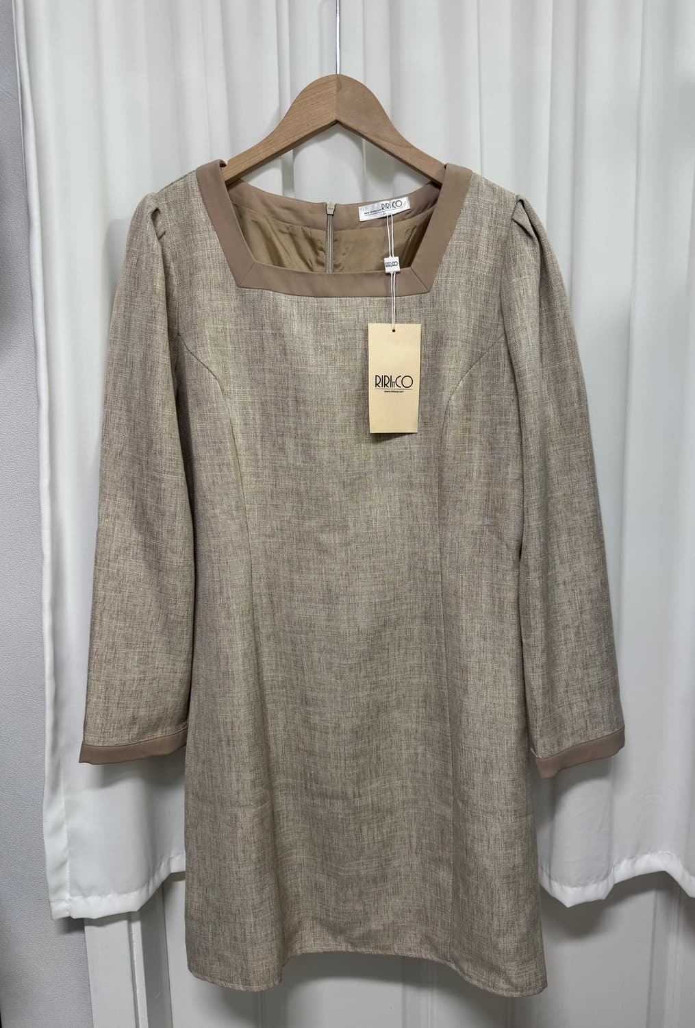 [새상품] 리리앤코 스퀘어넥 원피스 상품이미지1