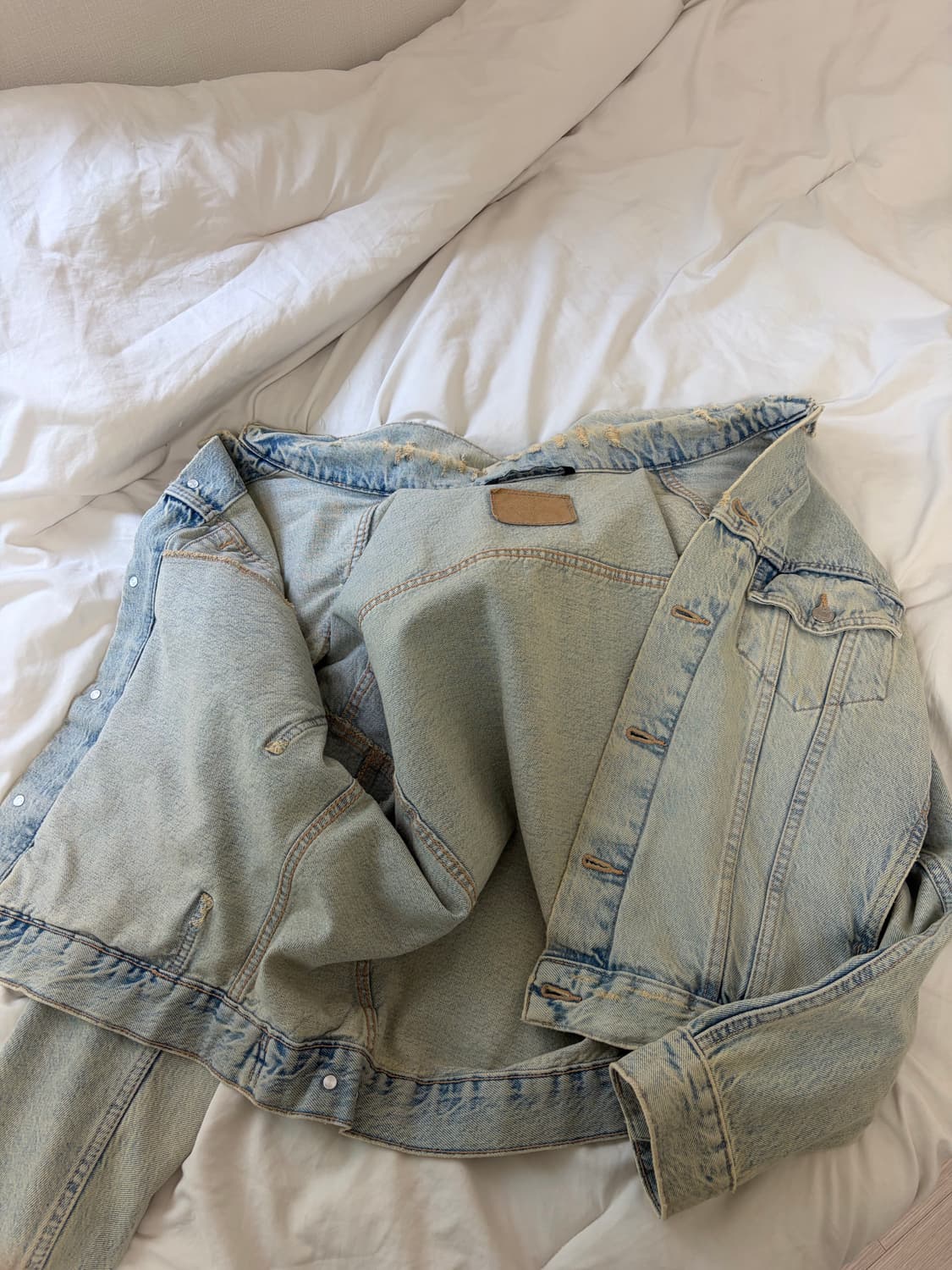 착샷) Zara damaged denim jacket 상품이미지9