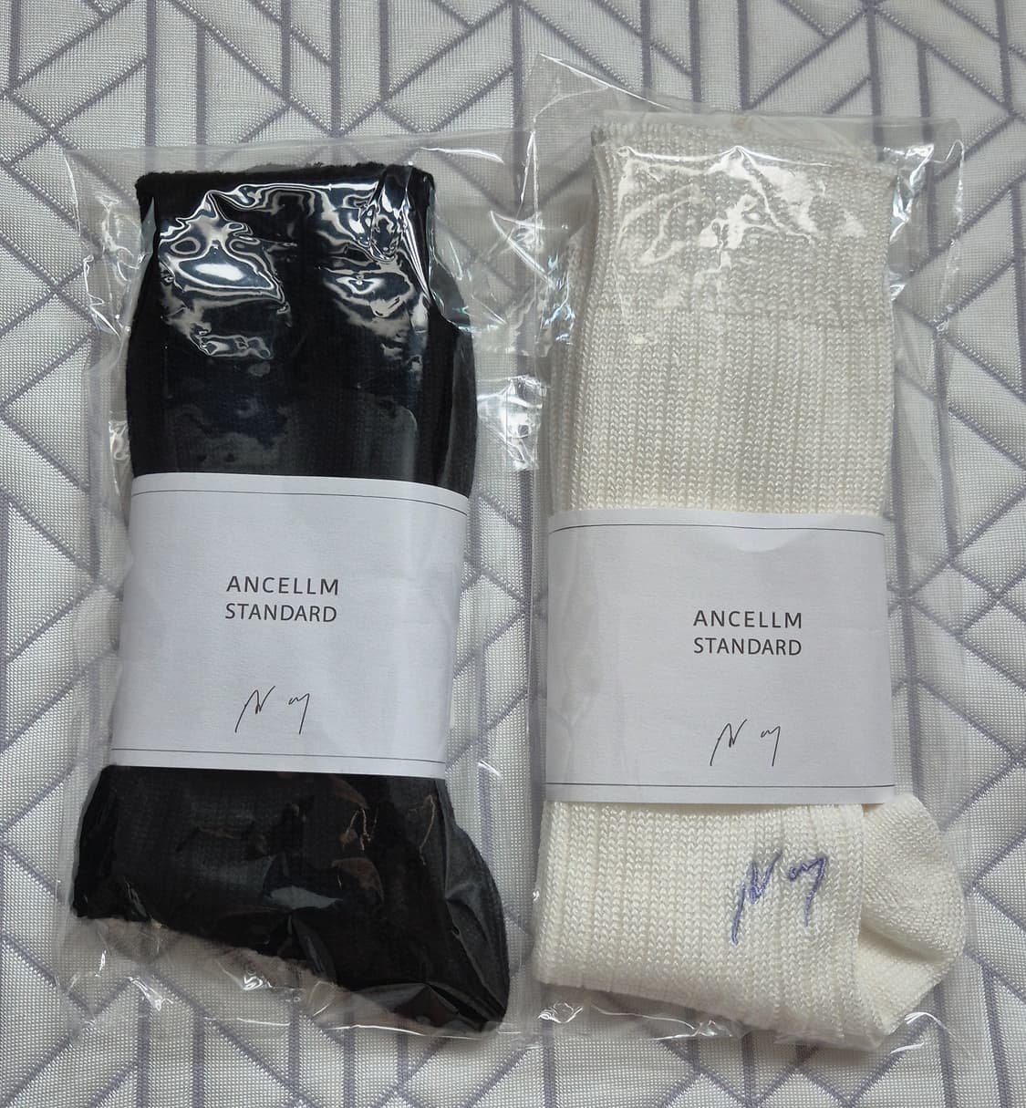 안셀름 ancellm 25fw 루즈 삭스 양말 화이트 블랙 상품이미지1