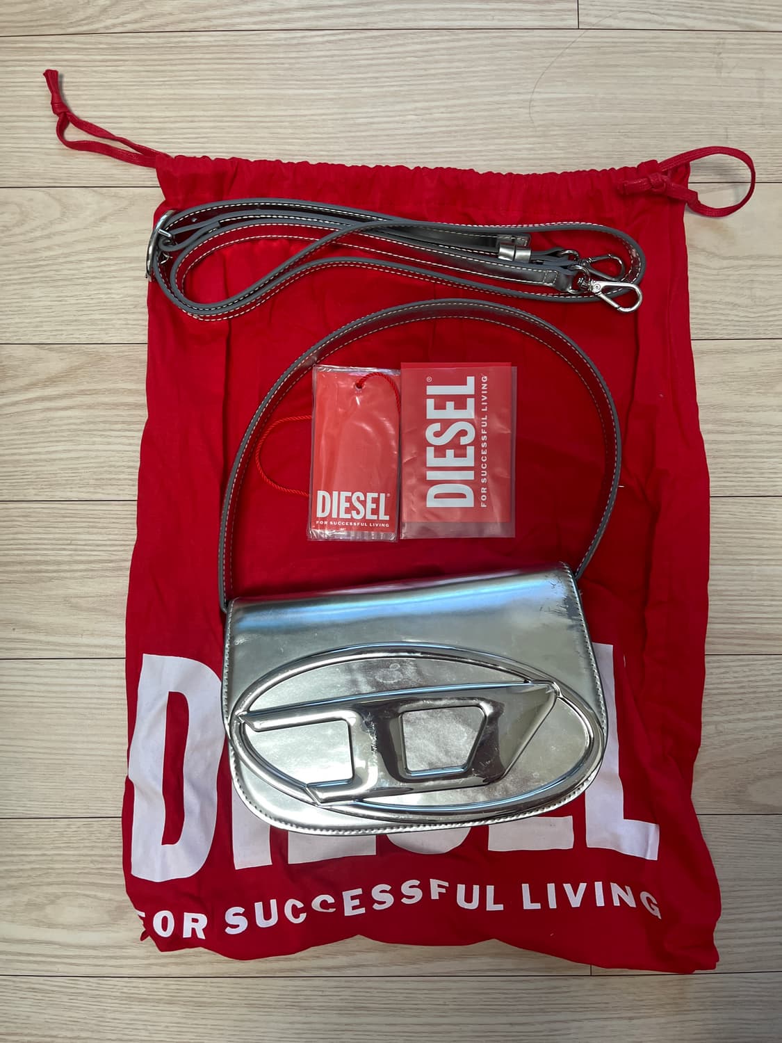 디젤 1DR 숄더백 실버 상품이미지1