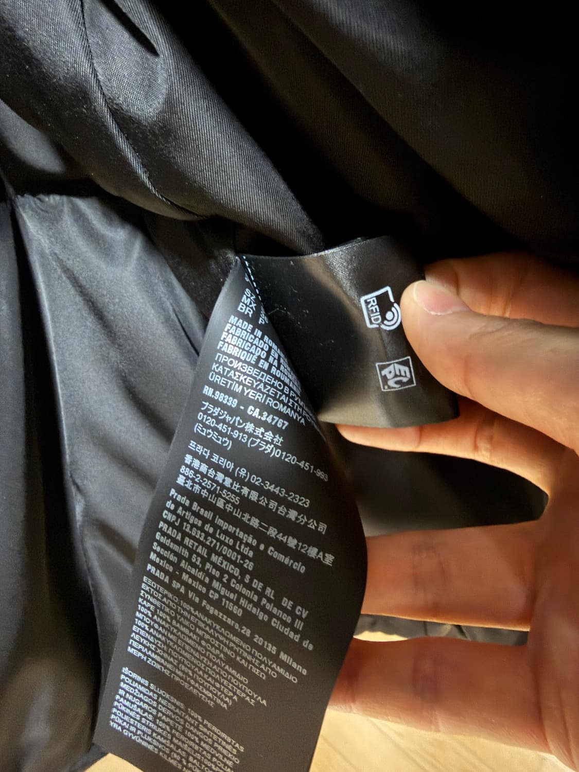 (새상품)프라다 리나일론 크롭 다운자켓 상품이미지9