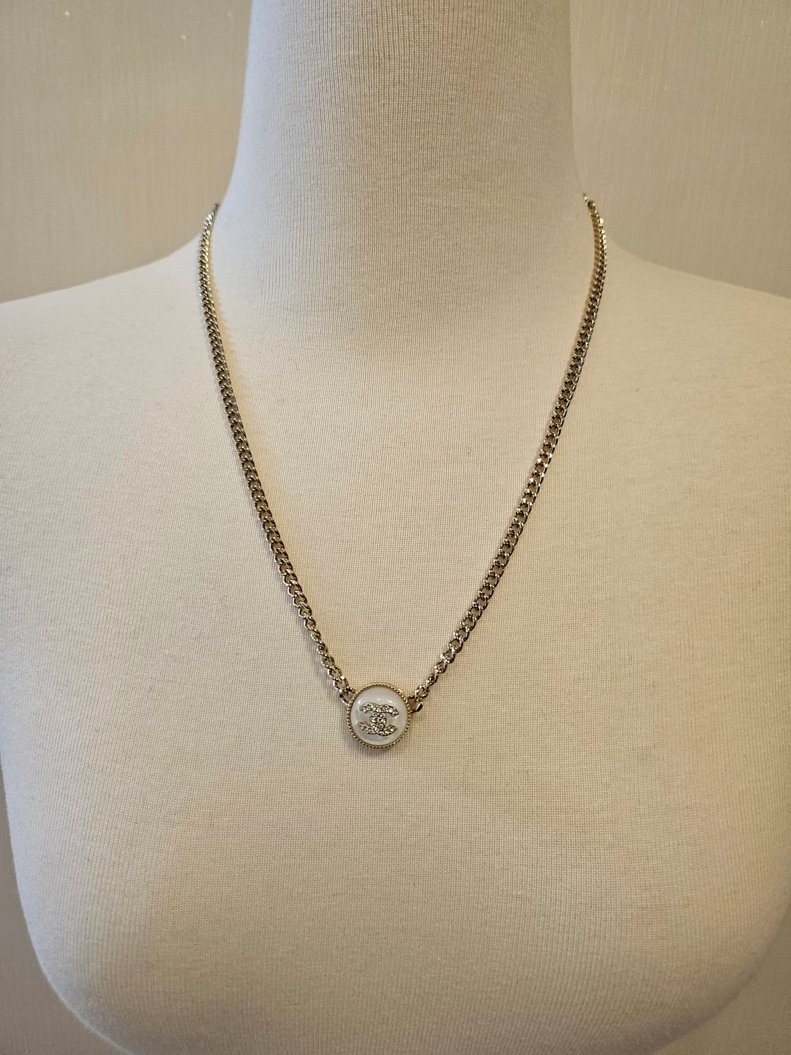 샤넬 화이트레진 CC 체인목걸이 골드 업사이클링 상품이미지9