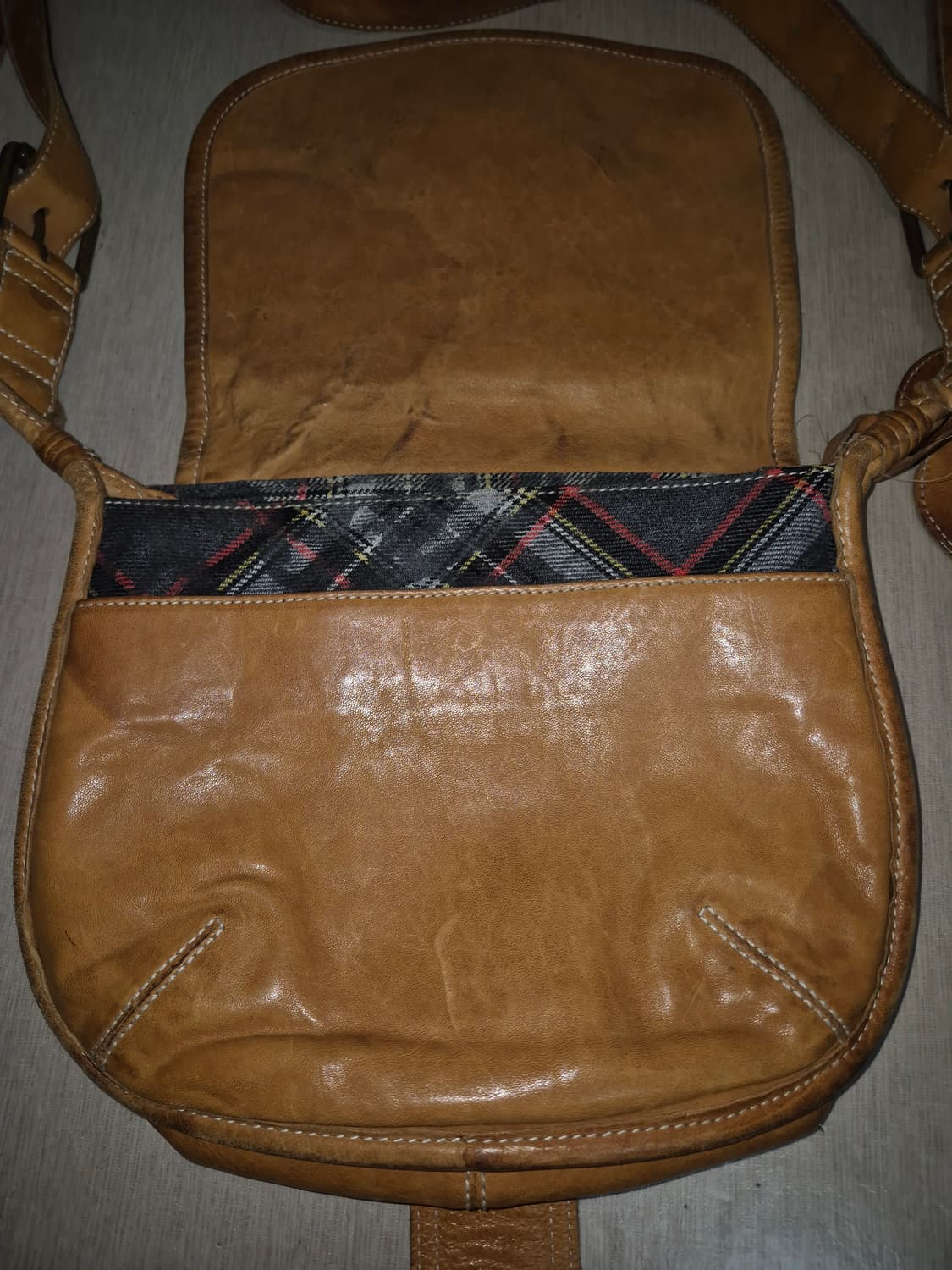 급처분)비비안웨스트우드 레더 크로스백 상품이미지3