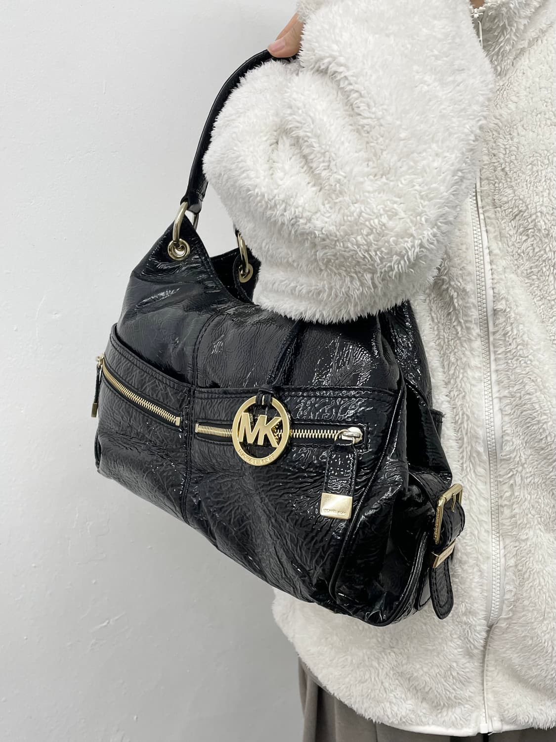 마이클코어스 락시크 금장 호보백 상품이미지6