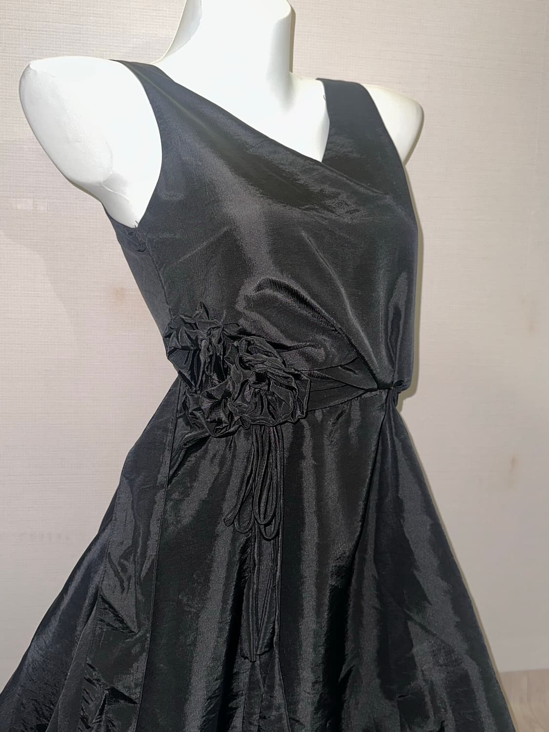 빈티지 블랙 로즈 코사지 슬리브리스 롱 미디 원피스 상품이미지2