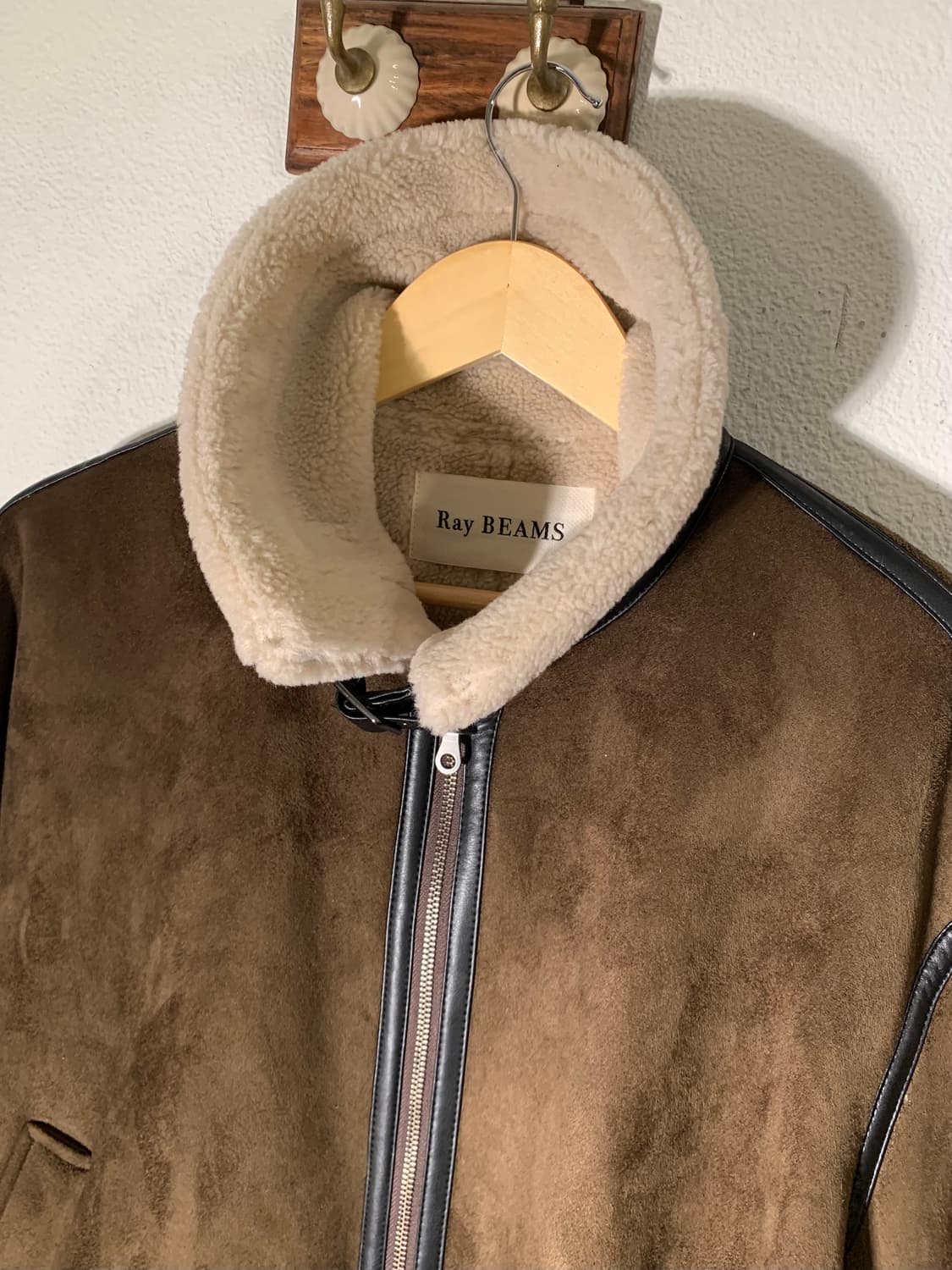 레이빔즈 B2 무스탕 자켓 상품이미지3