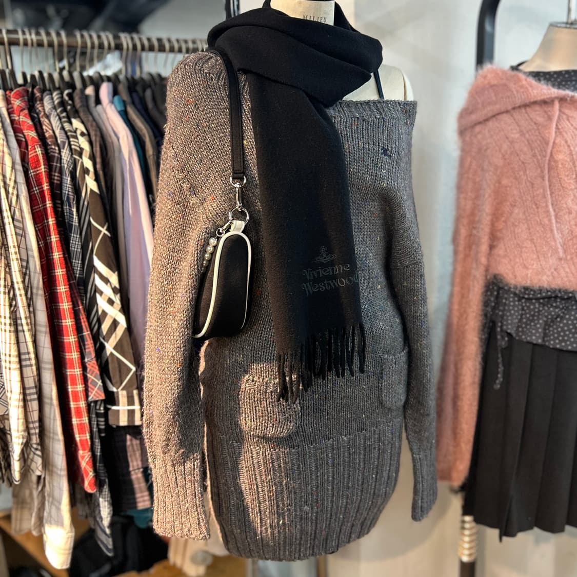 Burberry Grey Off-Shoulder Knit Dress 상품이미지1