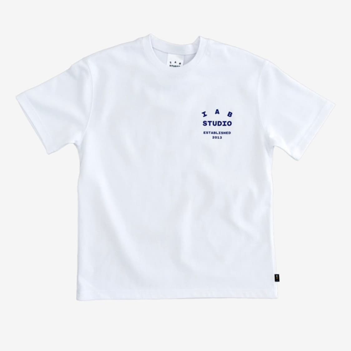 (새제품M L) 2026 아이앱스튜디오 반팔 티셔츠 화이트 네이비 상품이미지4