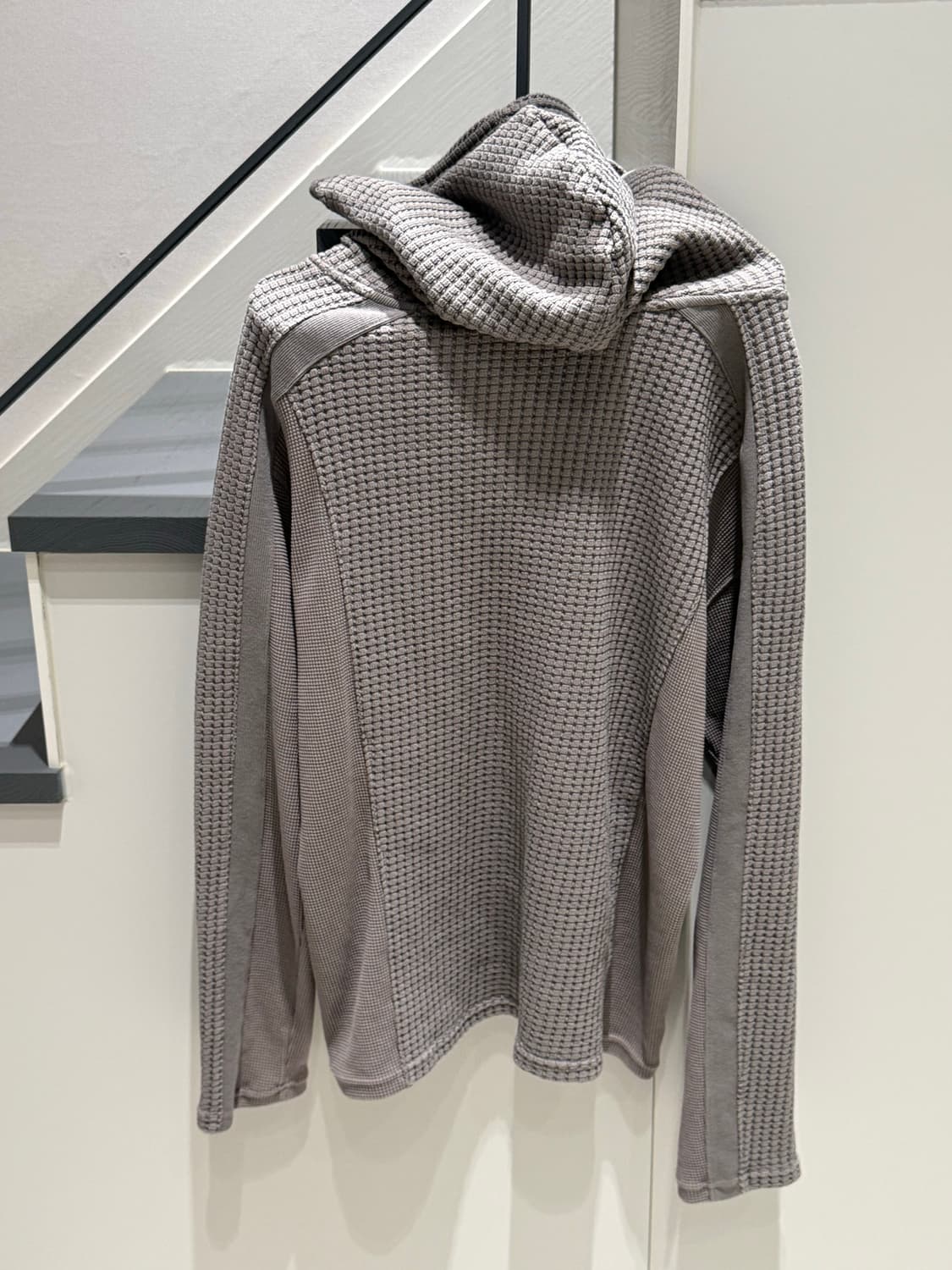 이그노타 CORE:13 PANELED HOODIE (DEEP BEIGE) 상품이미지2