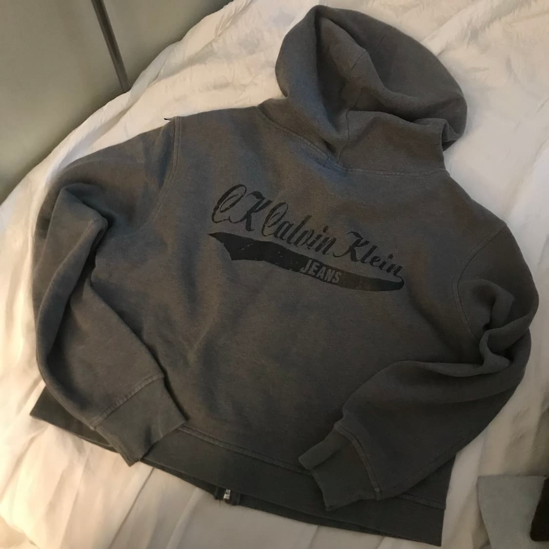 Calvin klein 캘빈클라인 백 로고 크롭 후드집업 상품이미지1