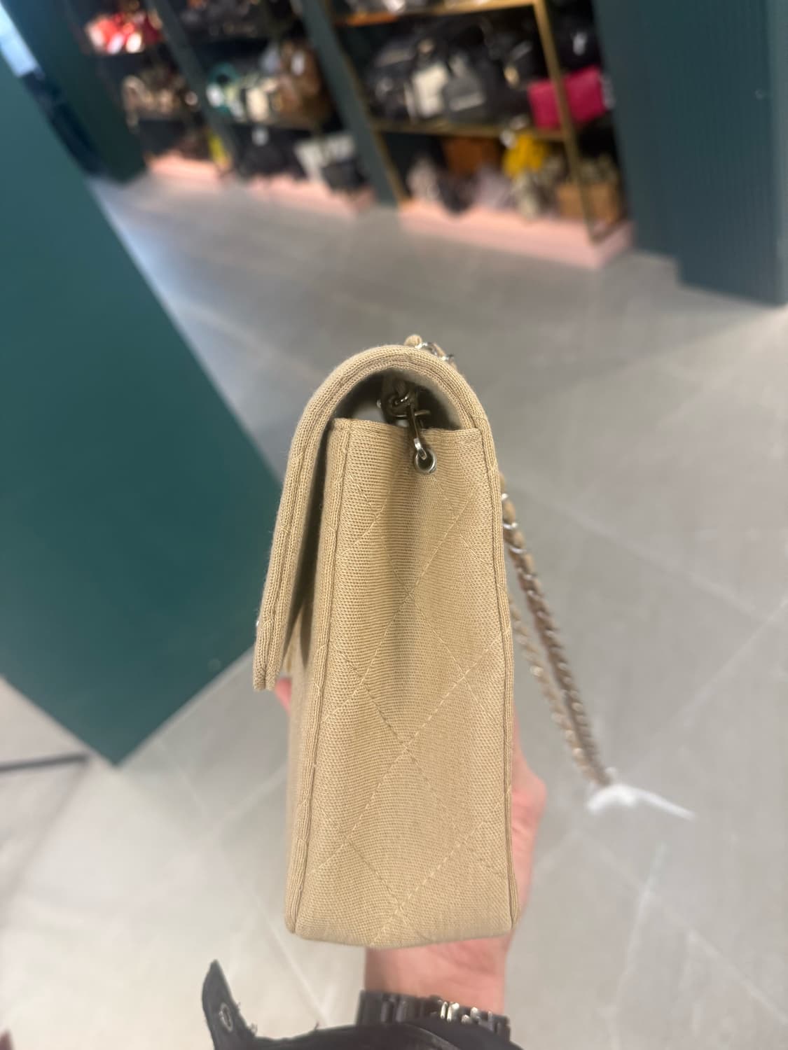 샤넬 클래식 미듐 패브릭 베이지 은장 상품이미지4