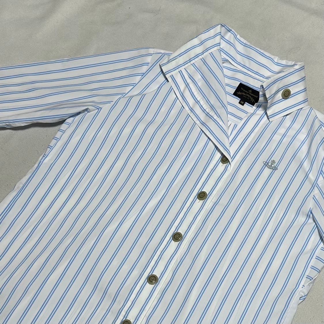 38 비비안웨스트우드 스트라이프 반팔 카라 셔츠  상품이미지1