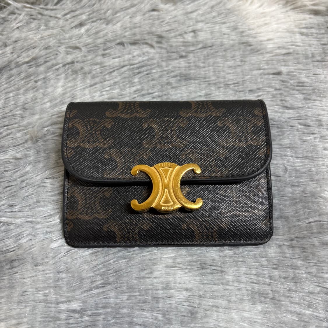 셀린느 트리옹프 플랩 카드지갑 상품이미지1