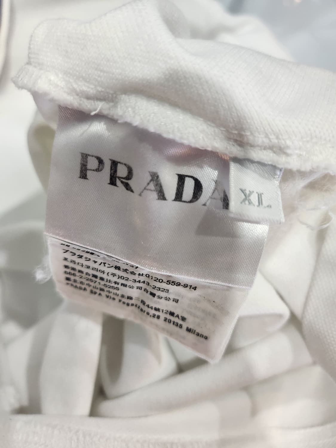 프라다 화이트 네이비 배색 폴로티 XL 정품 상품이미지5
