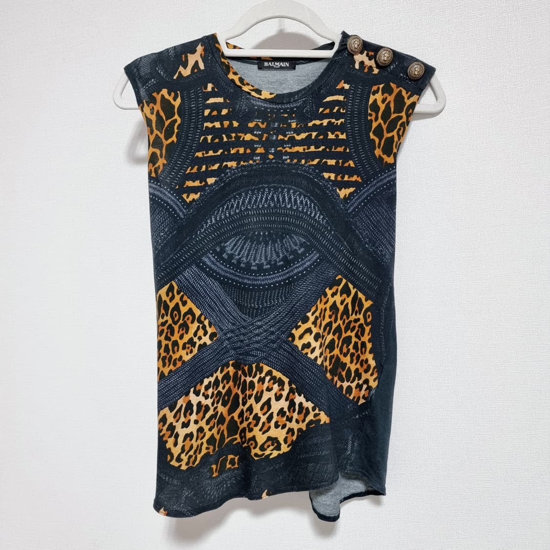 발망 슬리브리스 티 레오파드 프린팅 금장버튼 탑 (55/표기36) 상태굿 상품이미지1