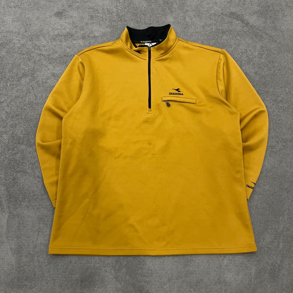 100 디아도라 반집업 티셔츠 상품이미지1