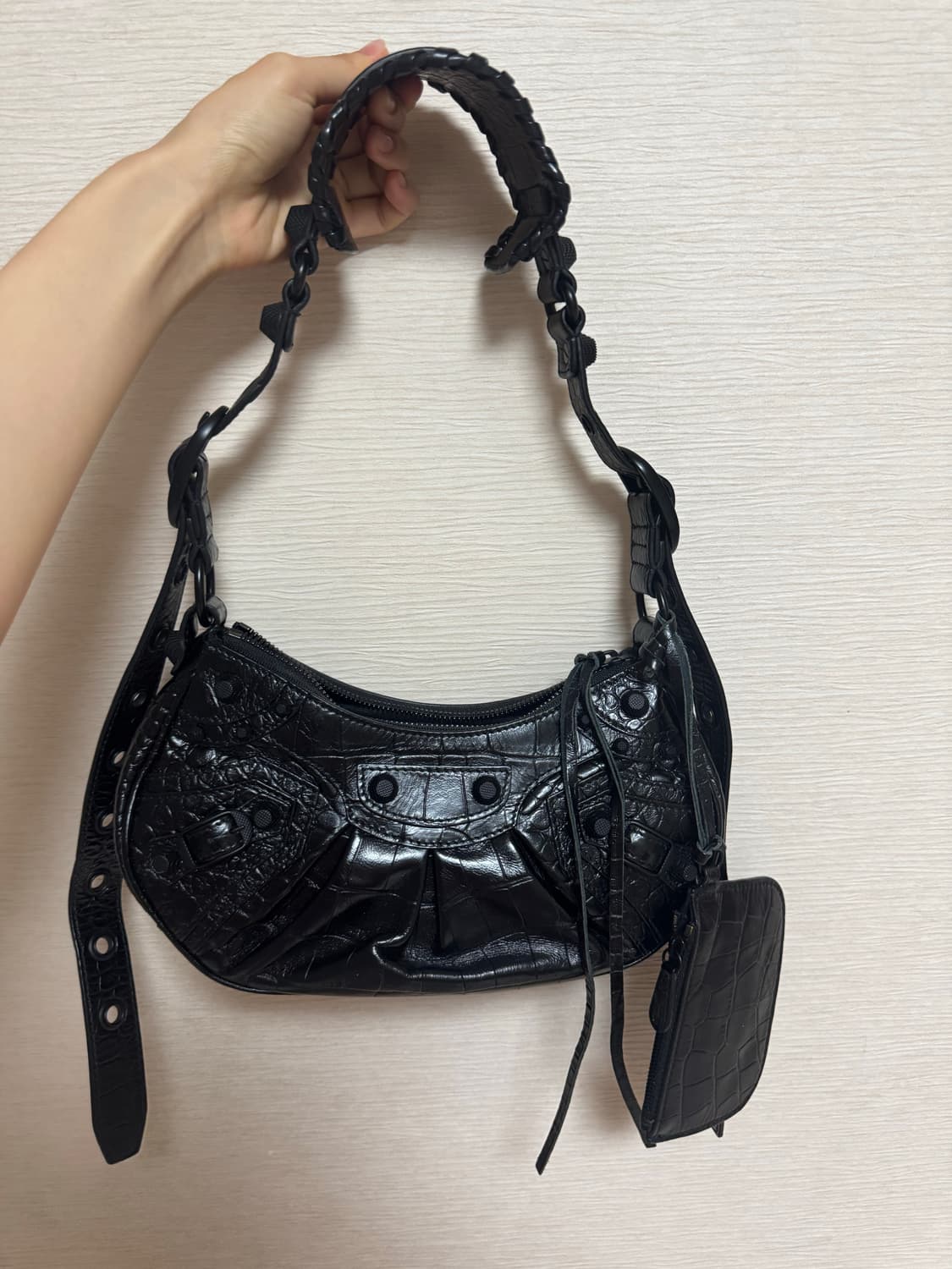 발렌시아가 르 카골 XS 크로커다일 이펙트 레더 숄더백 블랙 상품이미지1