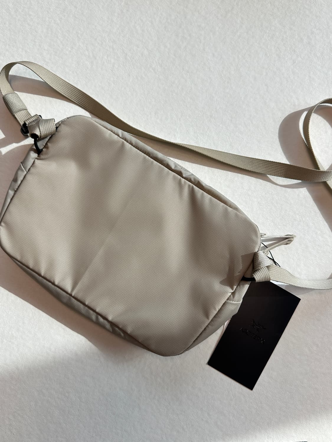 아크테릭스 헬리아드 6 크로스바디백 / 스모크 블러프 상품이미지2