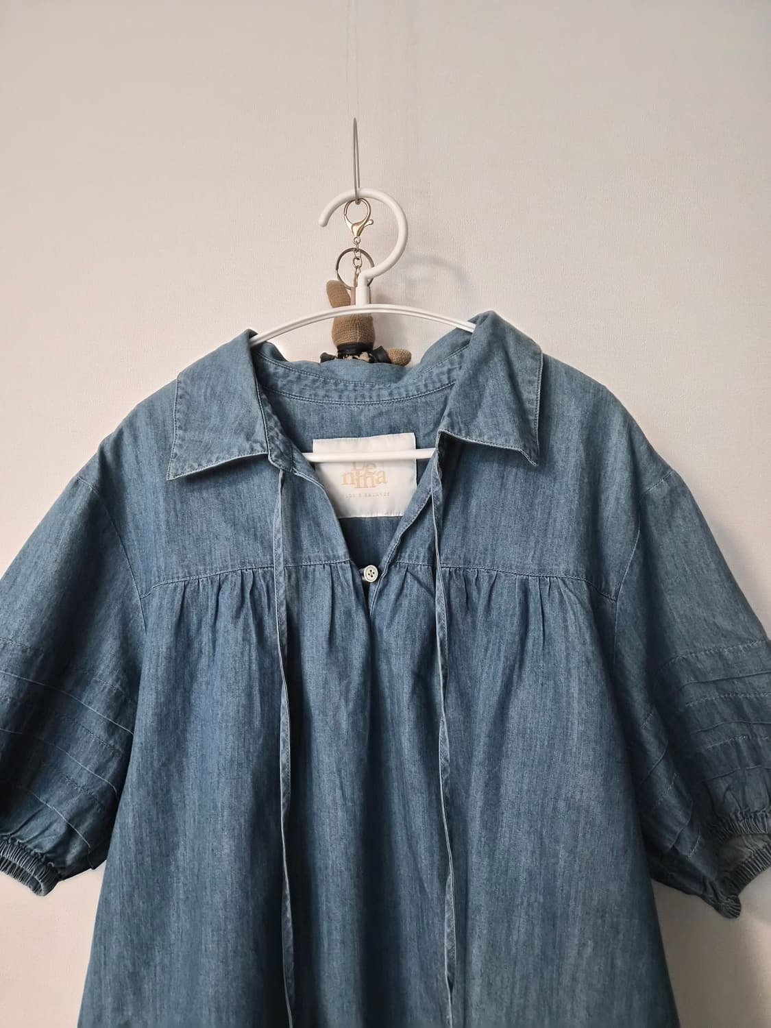 새상품 [LENINA] 르니나 에벨린(EVELYN) 브이넥 데님 셔츠 - 상품이미지3