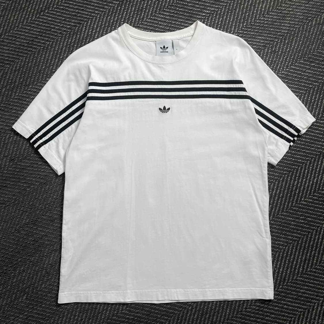 아디다스 오리지날 센터로고 화이트 반팔 티셔츠o 4685 상품이미지1