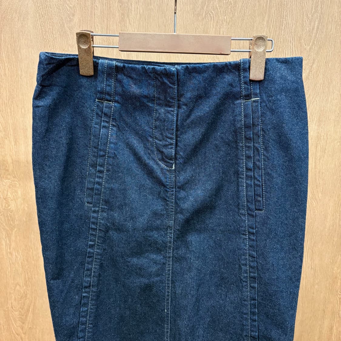 살바토레 페라가모 데님 미디 스커트 절개 라인 디테일 슬림핏 인디고 블루 상품이미지4