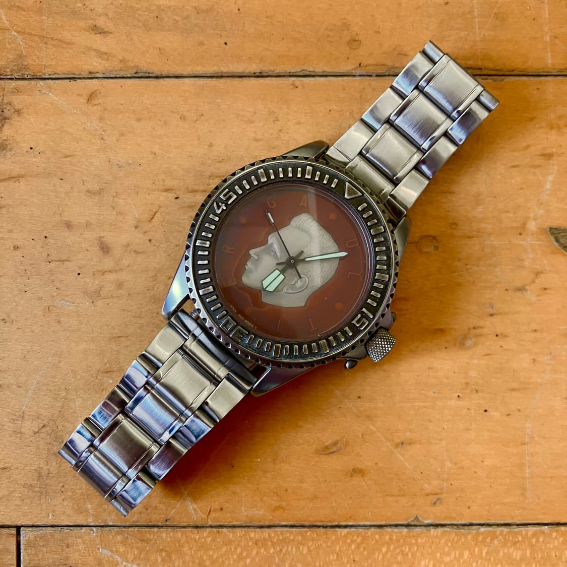 Jean paul gaultier 장폴고티에 레드 페이스 메탈 쿼츠 시계 상품이미지1