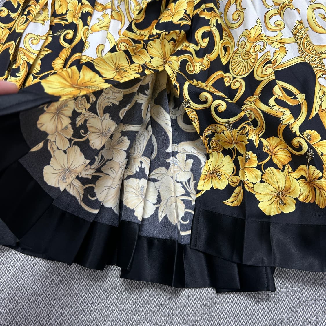 (한글택)베르사체 QR라벨 실크 바로크 스커트(40) 상품이미지2