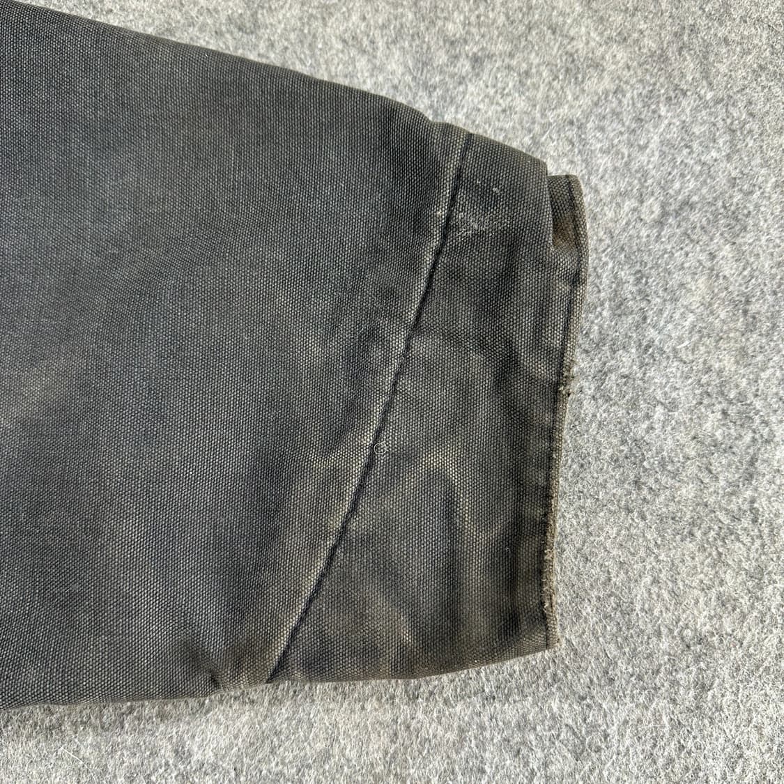 칼하트 J01 디트로이트 컨트롤드 레인 엘엘씨 커스텀 자켓 블랙 상품이미지6