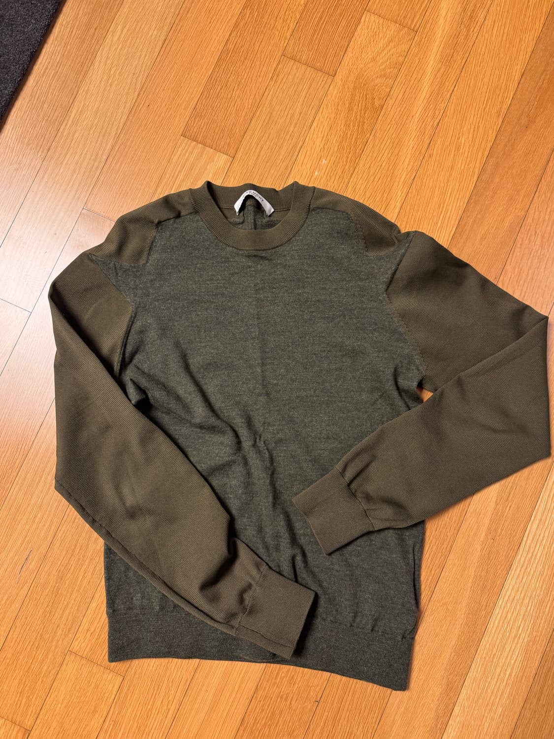 지방시 별무늬 절개디테일 니트 상품이미지1