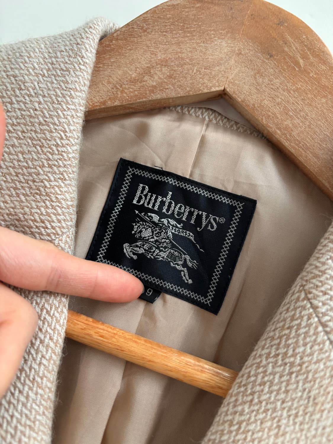 Burberry 버버리 연베이지 자수로고 블레이저 상품이미지5