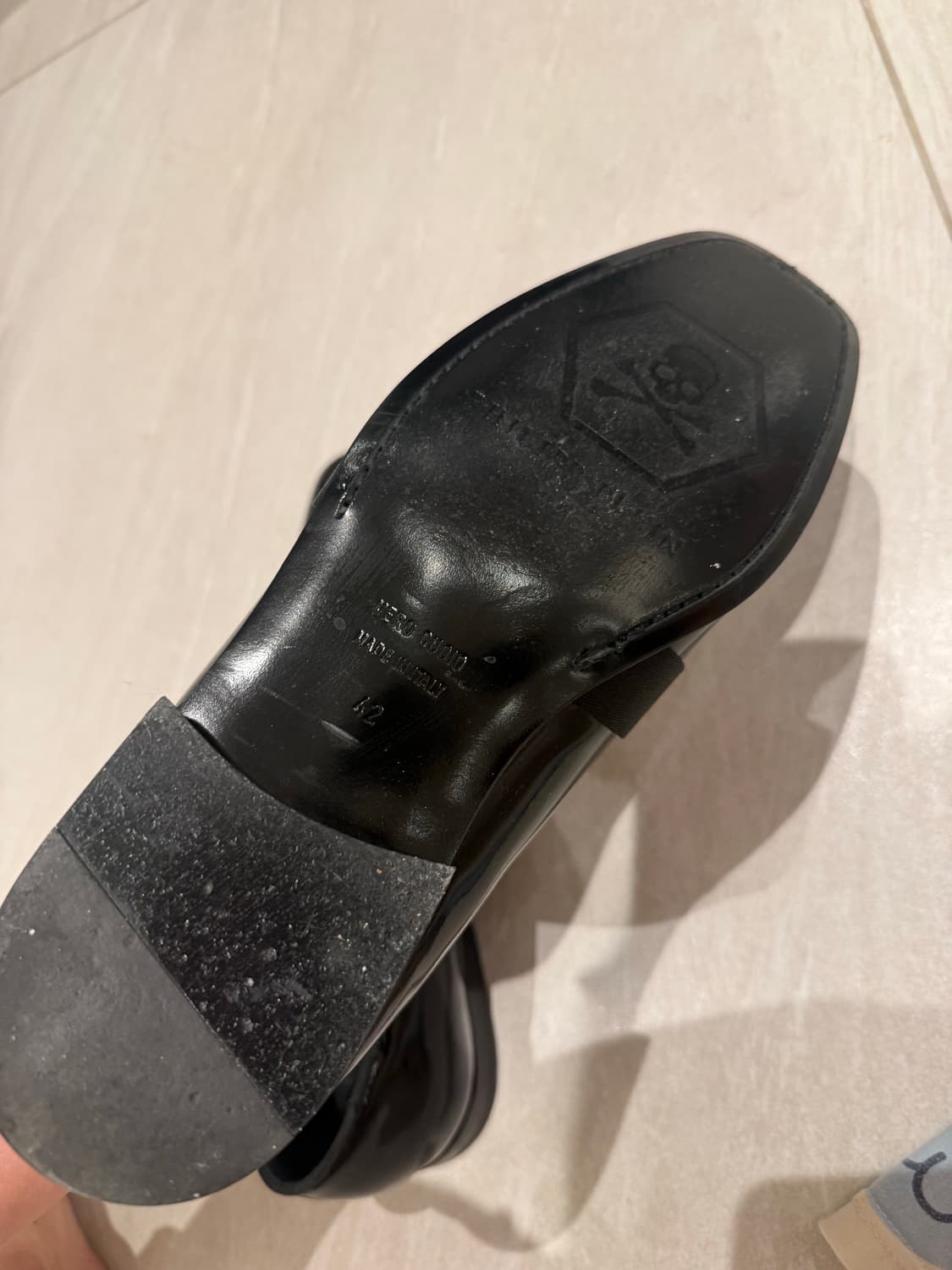 필립플레인 블랙 에나멜 로퍼 42 상품이미지2