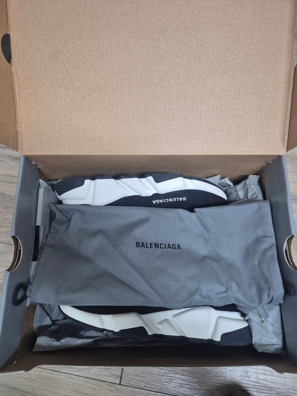 발렌시아가 스피드러너 블랙/화이트 40,260mm 정품 상품이미지9