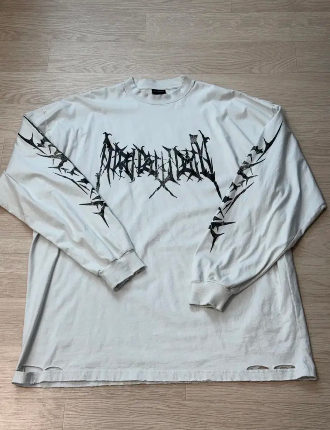 (4) 발렌시아가 오프화이트 AI 메탈 그래피티 티셔츠 롱슬리브 상품이미지1