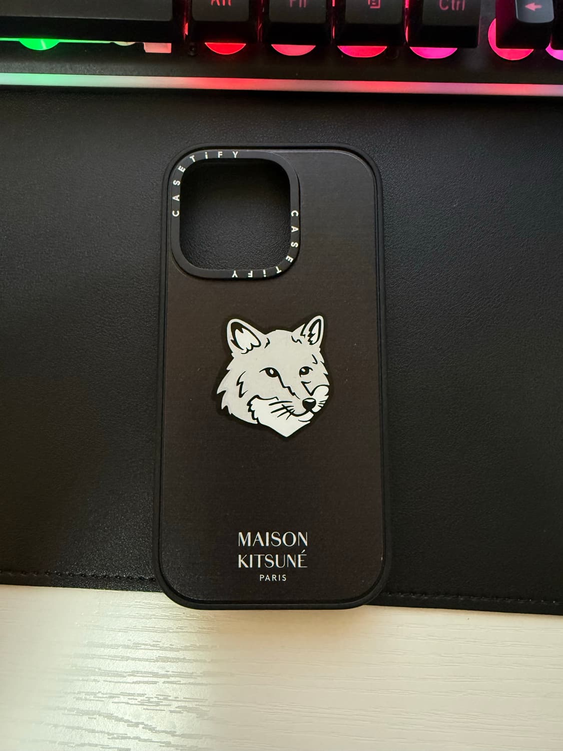 케이스티파이 메종키츠네 아이폰16프로 케이스 상품이미지1