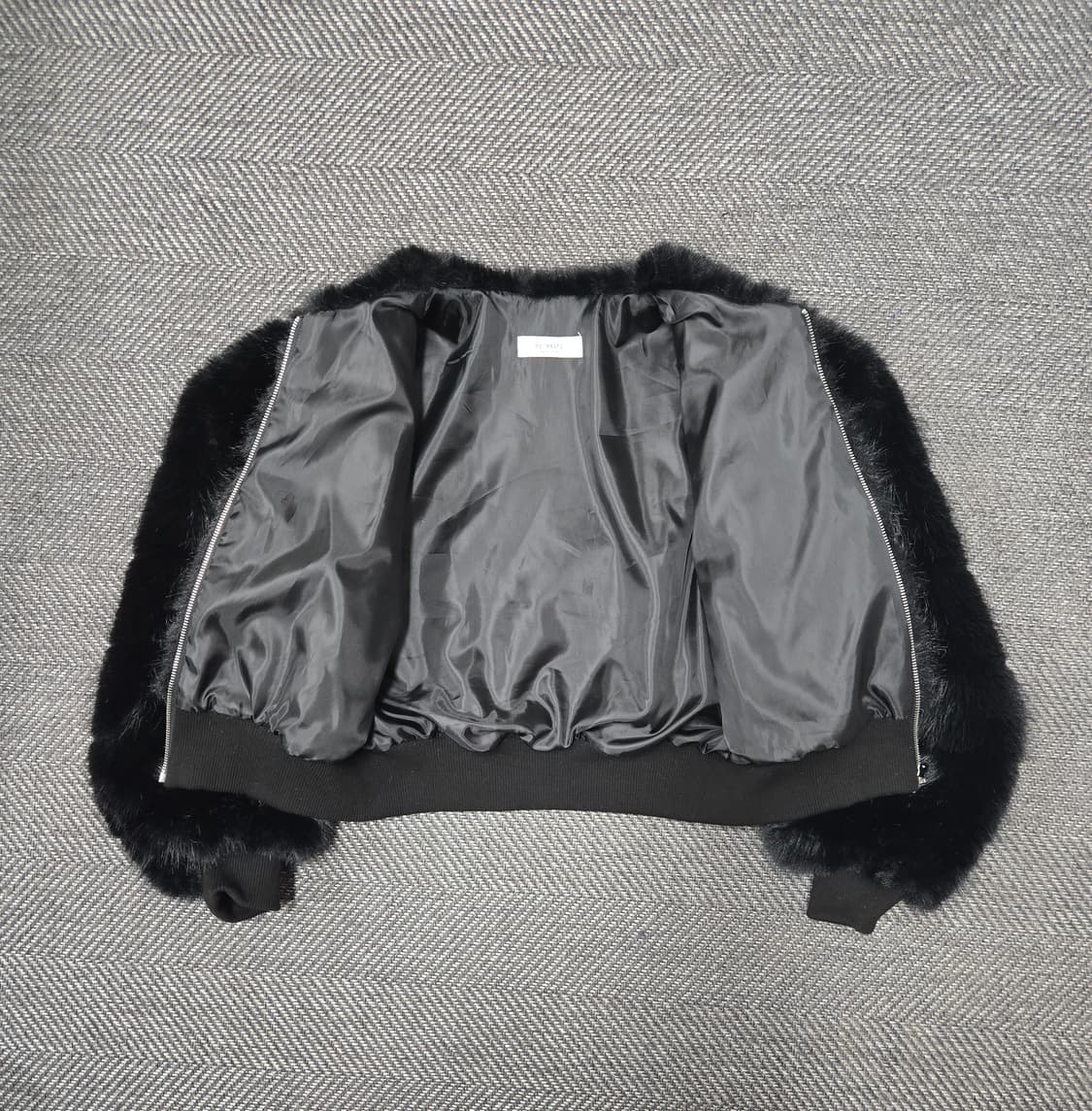 바이씨니 by ssiny 블랙 크롭 퍼 자켓 상품이미지3