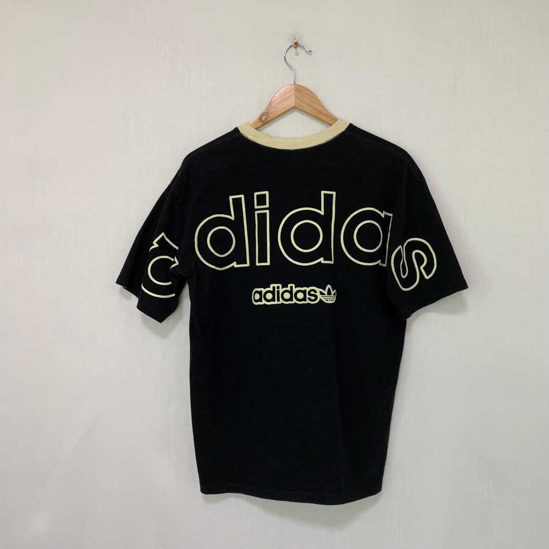 아디다스 백 포인트 블랙/아이보리 반팔 티셔츠 남녀공용 상품이미지3