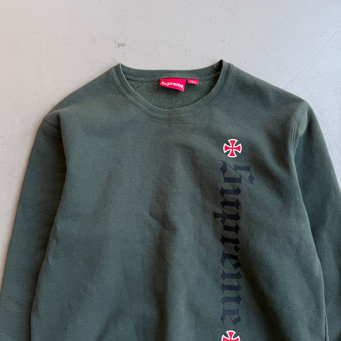 슈프림 x 인디펜던트 크루넥 스웻셔츠 상품이미지4