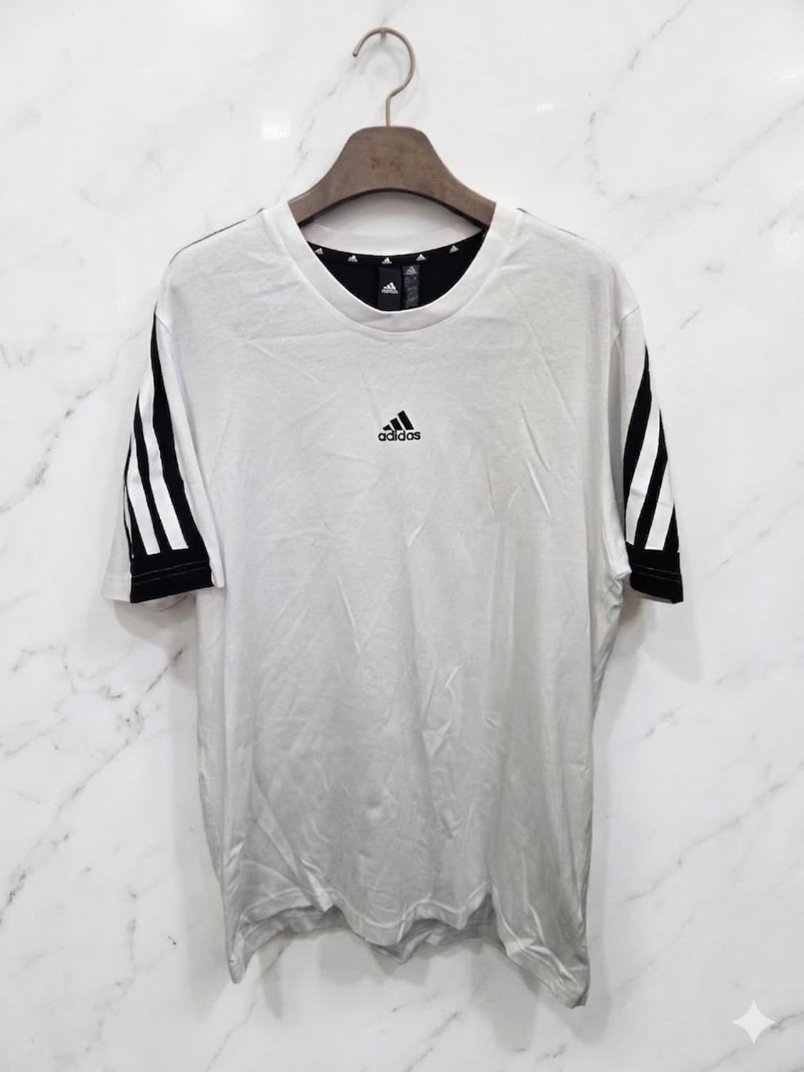 US L사이즈,크게나옴 )) adidas 아디다스 반팔티셔츠 !가운데로고 상품이미지1