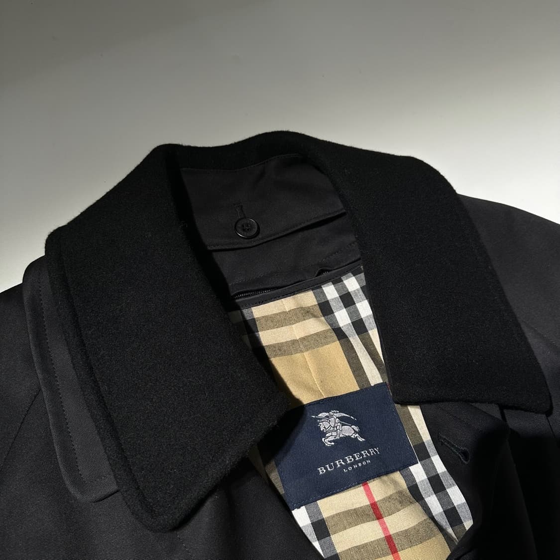 버버리 울카라 로브 싱글 트렌치 코트 블랙 상품이미지5